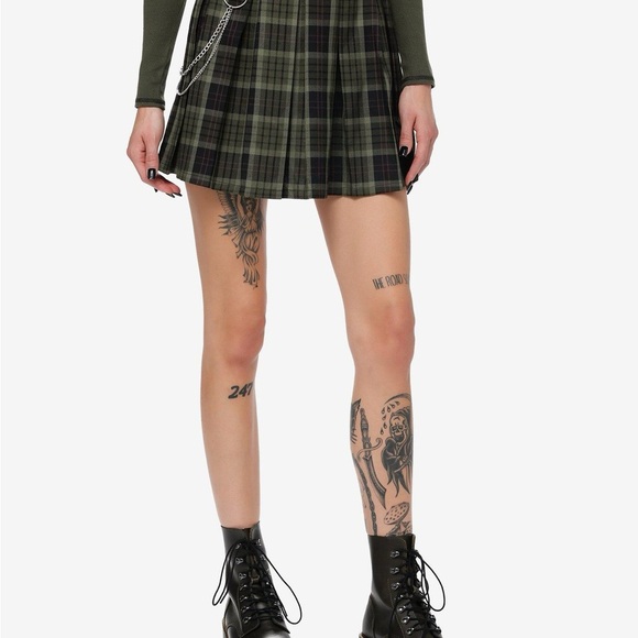 Thorn & Fable Green Plaid Side Chain Skirt - Picture 1 of 6